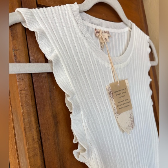 NWT Hem & Thread White Ribbed Ruffle Trim Tank Top • Size Medium - Picture 4 of 6